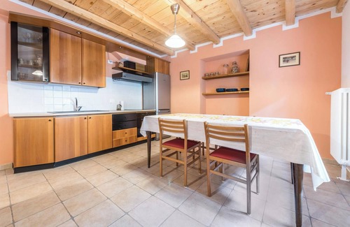 Canale di Tenno Apartment | Apartment Agriturismo "Al Gallo Nero Rosso" near Lake Garda with Garden & Wi-Fi