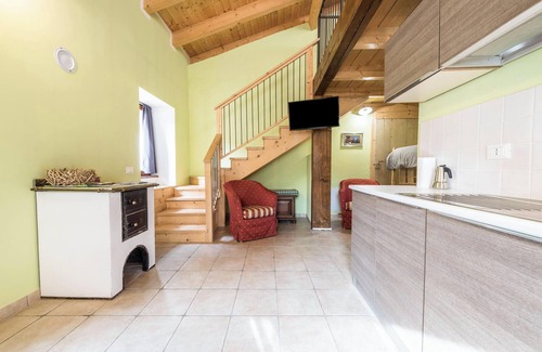 Canale di Tenno Apartment | Apartment Agriturismo "Al Gallo Nero Verde" near Lake Garda with Mountain View & Terrace