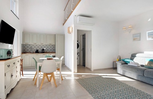 Pieve Ligure Apartment | Apartment 'Agriturismo Le Pale - Giuli 2' with Sea View, Wi-Fi and Air Conditioning