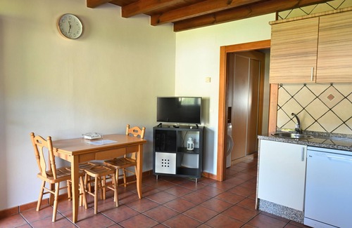 Avin Apartment | Apartment 'Aires De Avín 2' with Mountain View, Private Terrace and Wi-Fi