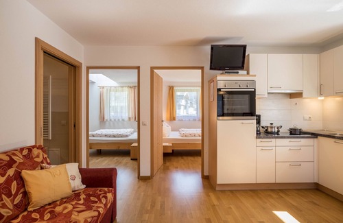 Caminata di Tures Apartment | Apartment "Alpenrose - Mesnerhof" with Mountain View, Wi-Fi, Terrace & Garden