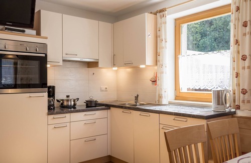 Caminata di Tures Apartment | Apartment "Alpenrose - Mesnerhof" with Mountain View, Wi-Fi, Terrace & Garden