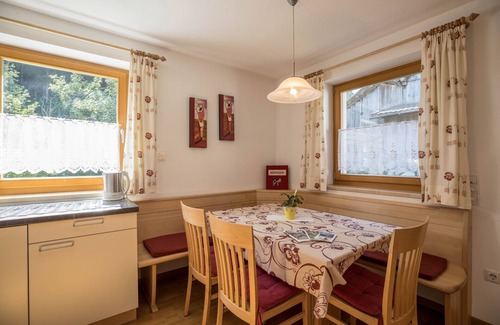 Caminata di Tures Apartment | Apartment "Alpenrose - Mesnerhof" with Mountain View, Wi-Fi, Terrace & Garden