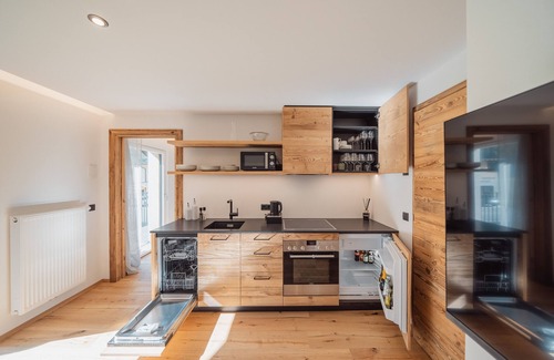 Prateria Apartment | Apartment 'Alpenrose' with Mountain View, Shared Terrace and Wi-Fi