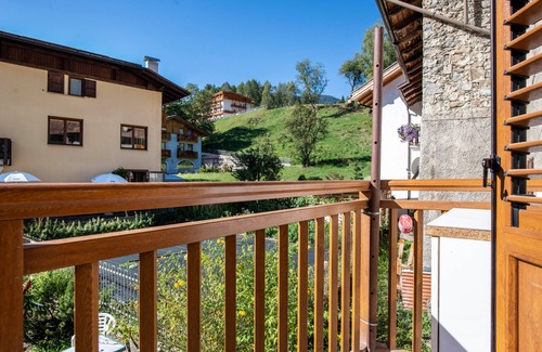 Dimaro Apartment | Apartment "Al Sasso Rosso" with Mountain View & Balcony