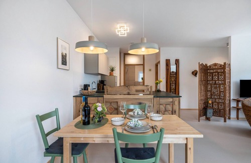 Genkingen Apartment | Apartment 'Alb-Sonne' with Private Terrace, Shared Garden and Wi-Fi