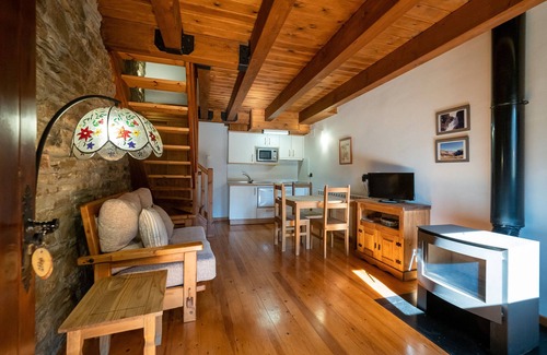Lardies Apartment | Apartment 'Albar' with Mountain View, Shared Pool and Wi-Fi