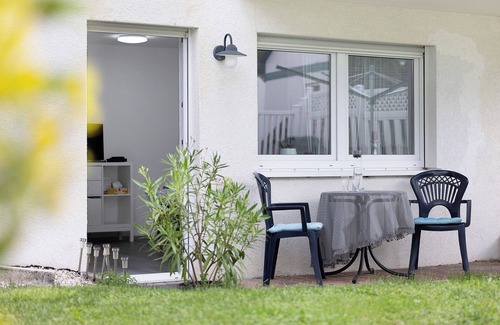 Gemarkung Oschingen Apartment | Apartment 'Albgängerle' with Mountain View, Private Terrace and Wi-Fi