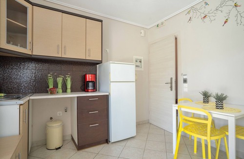 Kalligoni Apartment | Apartment 'Alexandros Studio' with Mountain View, Wi-Fi and Air Conditioning