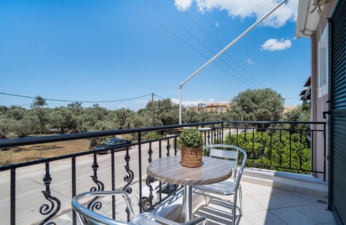 Kalligoni Apartment | Apartment 'Alexandros Studio' with Mountain View, Wi-Fi and Air Conditioning