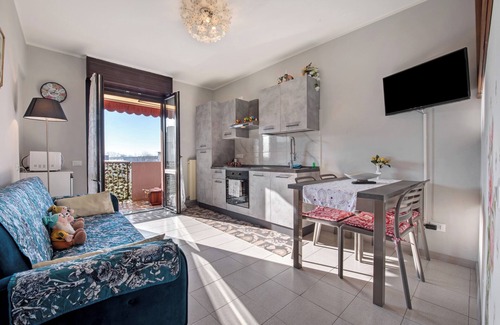 Seriate Apartment | Apartment 'Alle Porte Di Bergamo' with Balcony and Wi-Fi