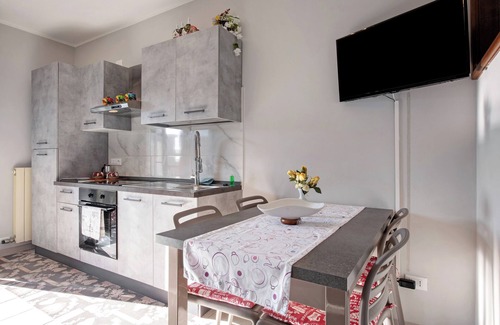 Seriate Apartment | Apartment 'Alle Porte Di Bergamo' with Balcony and Wi-Fi