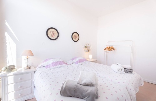 Almenara Apartment | Apartment 'Almenara 2' with Balcony, Wi-Fi and Air Conditioning
