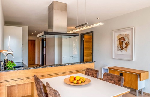 Pelham Apartment | Apartment 'Alpa-Art' with Lake View, Private Terrace and Wi-Fi