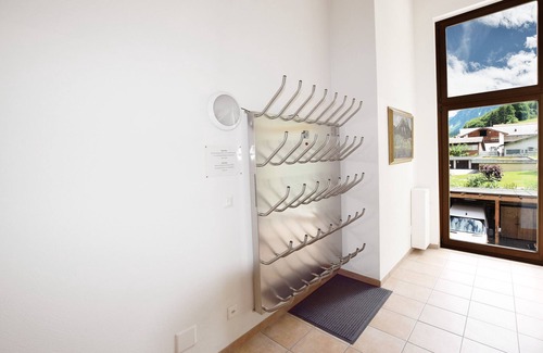 Klosters-Serneus Apartment | Apartment "Alpin 3" with Terrace & Wi-Fi
