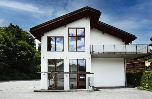 Klosters-Serneus Apartment | Apartment "Alpin 3" with Terrace & Wi-Fi