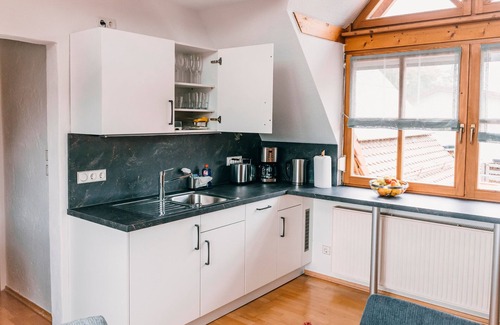 Heideck Apartment | Apartment 'Alte Schneiderei' with Balcony and Wi-Fi