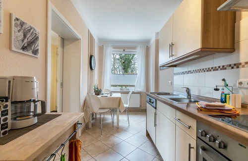 Linden Apartment | Apartment 'Alte Schule Pahlkrug' with Private Terrace, Private Garden and Wi-Fi