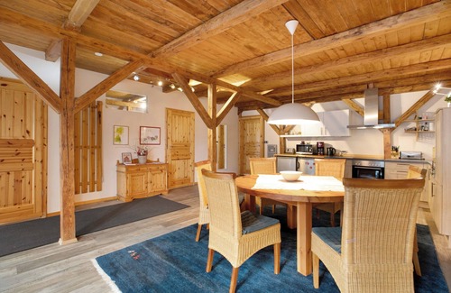 Hemme Apartment | Apartment 'Alter Kornspeicher In Hemme' with Shared Terrace, Shared Garden and Wi-Fi