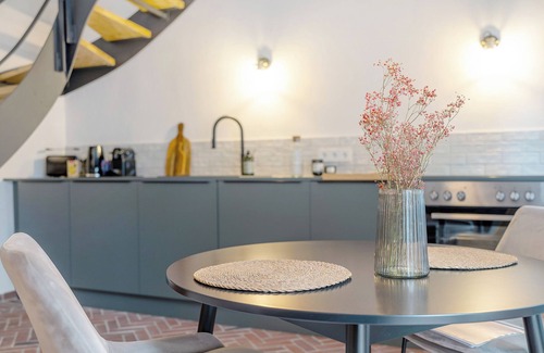Gleisweiler Apartment | Apartment "Altes Pfarrhaus - das Kelterhaus" with Shared Terrace & Wi-Fi