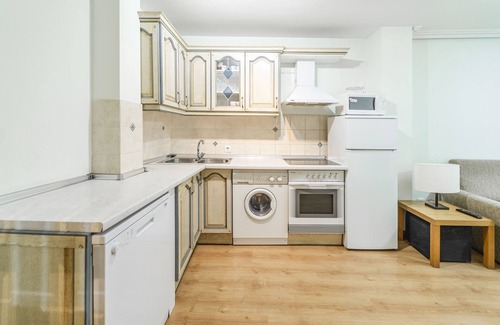 Ezcaray Apartment | Apartment 'Altuzarra Bis' with Mountain View, Balcony and Wi-Fi
