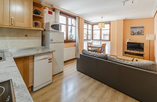Ezcaray Apartment | Apartment 'Altuzarra' with Mountain View, Private Terrace and Wi-Fi