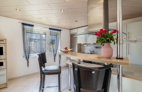 Sindelfingen Apartment | Apartment "Am Hirnach 2" with Shared Garden & Wi-Fi