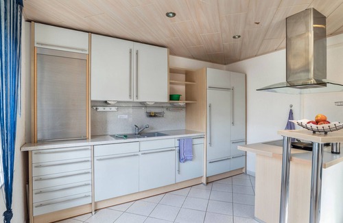 Sindelfingen Apartment | Apartment "Am Hirnach 2" with Shared Garden & Wi-Fi