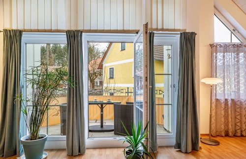 Dachau District Apartment | Apartment 'Am Schlossberg' with Balcony and Wi-Fi