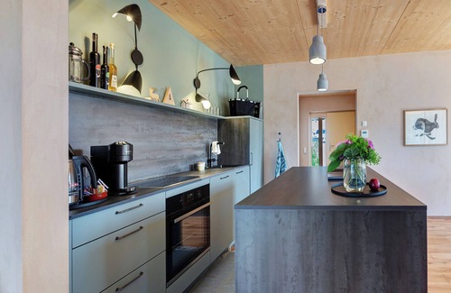 Triberg im Schwarzwald Apartment | Apartment 'Am Stadtwald' with Mountain View, Private Terrace and Wi-Fi