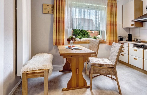 Porta Westfalica Apartment | Apartment 'Am Weserradweg' with Shared Terrace, Private Garden and Wi-Fi