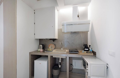 Albenga Apartment | Apartment 'Ama' with Balcony, Wi-Fi and Air Conditioning