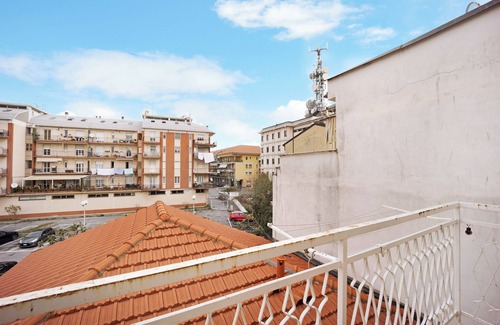 Albenga Apartment | Apartment 'Ama' with Balcony, Wi-Fi and Air Conditioning