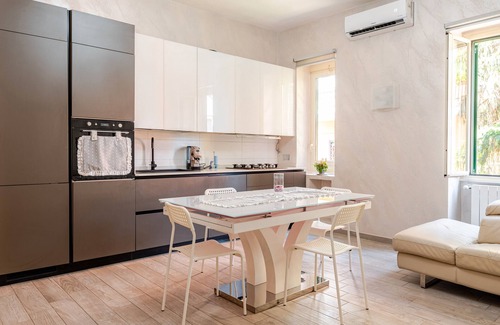 Zona XII Torre Spaccata Apartment | Apartment 'Amars House' with Balcony, Wi-Fi and Air Conditioning