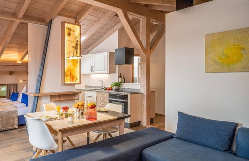 Pelham Apartment | Apartment "Ambiente" with Lake View, Shared Garden & Wi-Fi