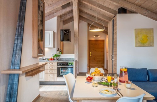 Pelham Apartment | Apartment "Ambiente" with Lake View, Shared Garden & Wi-Fi