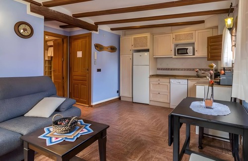 Daroca Apartment | Apartment 'Amira' with Wi-Fi and Air Conditioning