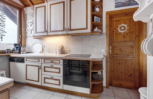 Singen Apartment | Apartment 'Ammiel' with Private Garden and Wi-Fi