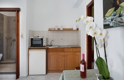 Kamari Apartment | Apartment 'Amphitrite - Standard' with Sea View, Wi-Fi and Air Conditioning