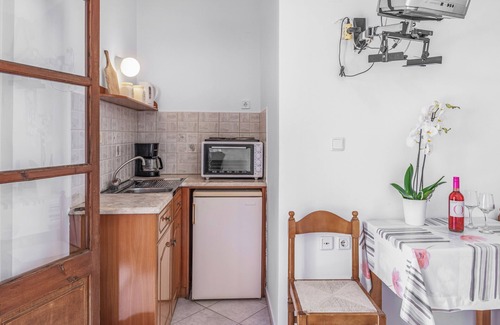 Kamari Apartment | Apartment 'Amphitrite -' with Sea View, Wi-Fi and Air Conditioning