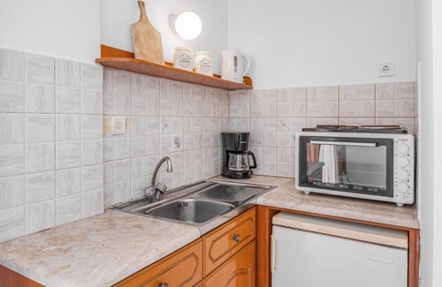 Kamari Apartment | Apartment 'Amphitrite -' with Sea View, Wi-Fi and Air Conditioning