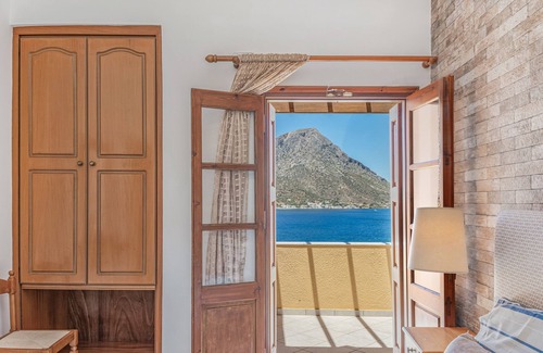 Kamari Apartment | Apartment 'Amphitrite -' with Sea View, Wi-Fi and Air Conditioning