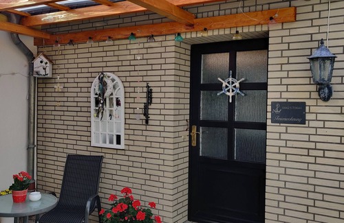 Schortens Apartment | Apartment 'An Der Nordsee' with Private Terrace, Shared Garden and Wi-Fi