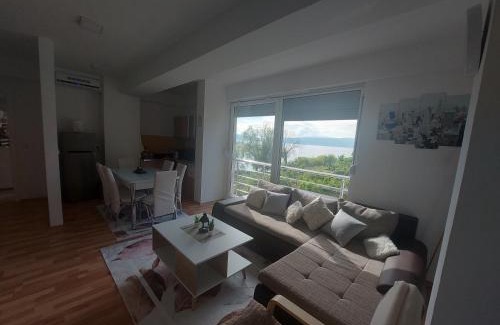 Elshani Apartment | APARTMENT ANA v-Peshtani