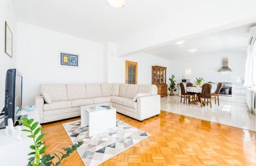 Meterize Apartment | Apartment Anamarija with sea view (96871-A1) - Sibenik