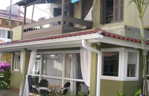 Jurere Apartment | Apartment and Gardens by the sea in Jurerê, 01 bedroom, 01 parking space