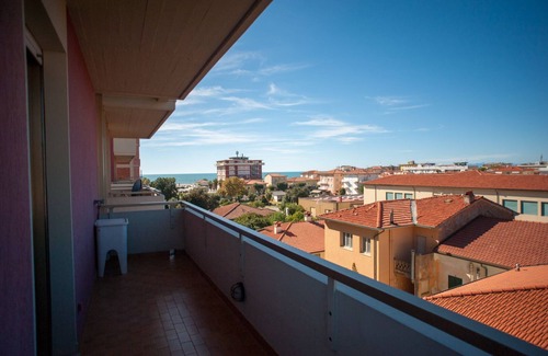 Lido di Camaiore Apartment | Apartment Andrea Monte - only 100mt from the beach