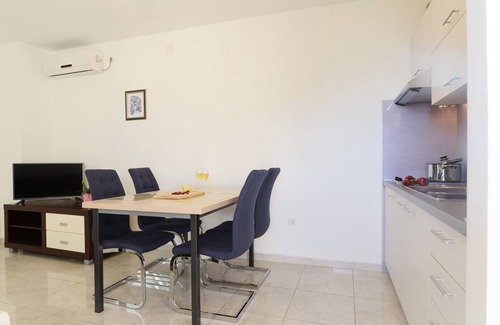 Ravni Apartment | Apartment ANETTE with sea view, Groundfloor, 300m from the the beach