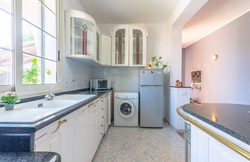 Avola Apartment | Apartment "Angela ad Avola" with Shared Covered Terrace & A/C
