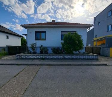 Marchegg House | Apartment Anna - Austrian country house in Marchfeld im Weinviertel